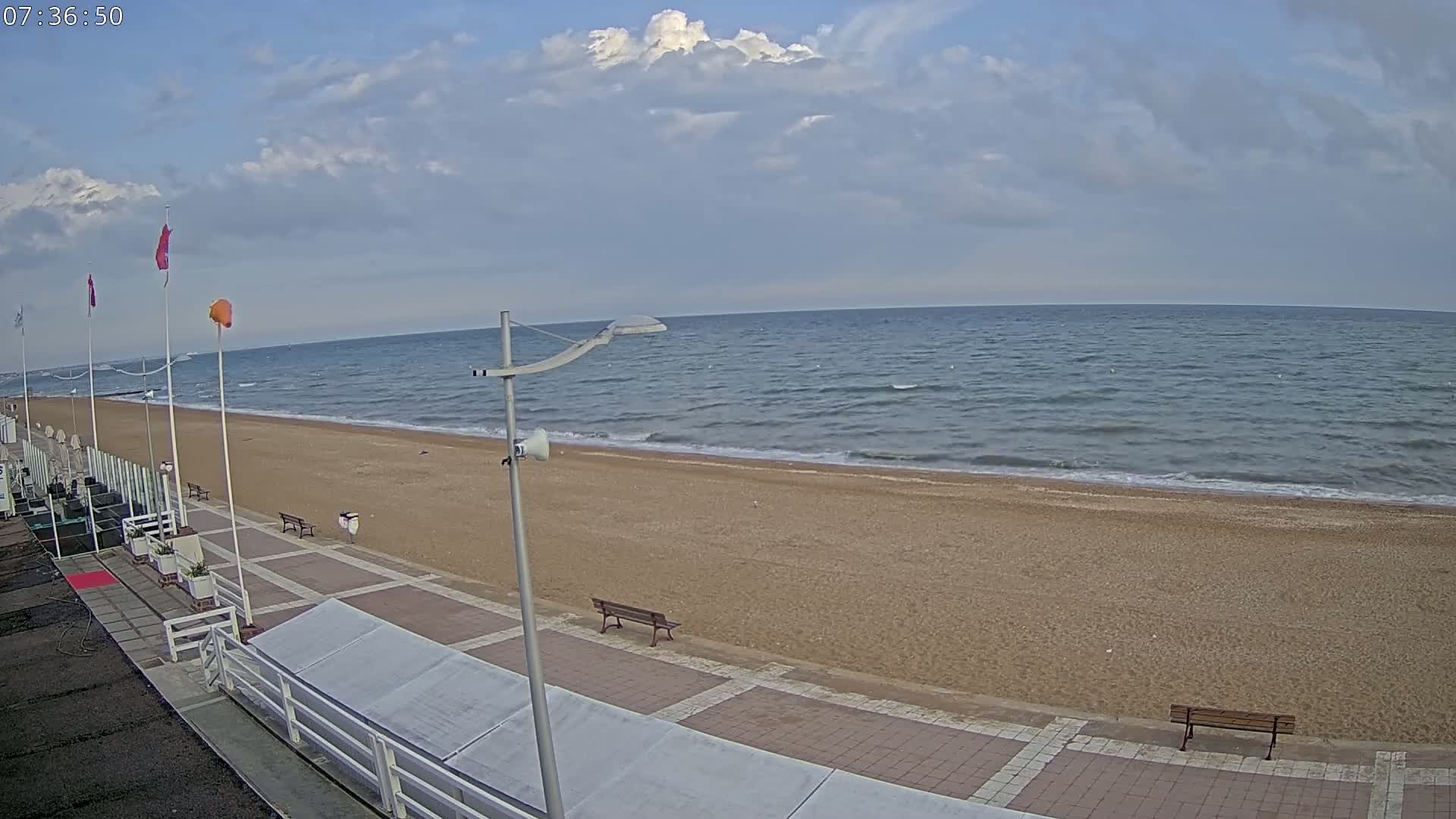 Plage de Houlgate Beach Live Cam - 	Lisieux, Calvados, Normandie, France