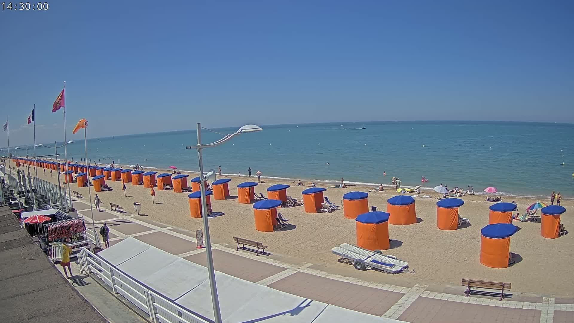 Plage de Houlgate Beach Live Cam - 	Lisieux, Calvados, Normandie, France