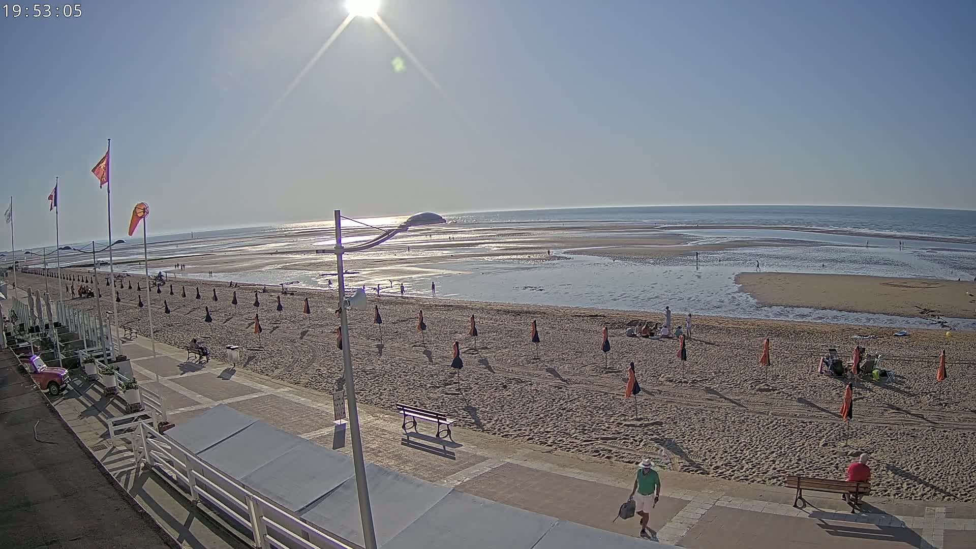 Plage de Houlgate Beach Live Cam - 	Lisieux, Calvados, Normandie, France