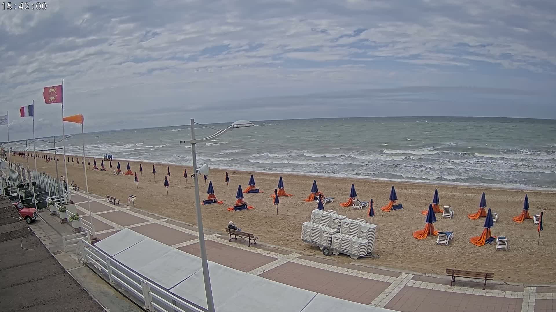 Plage de Houlgate Beach Live Cam - 	Lisieux, Calvados, Normandie, France