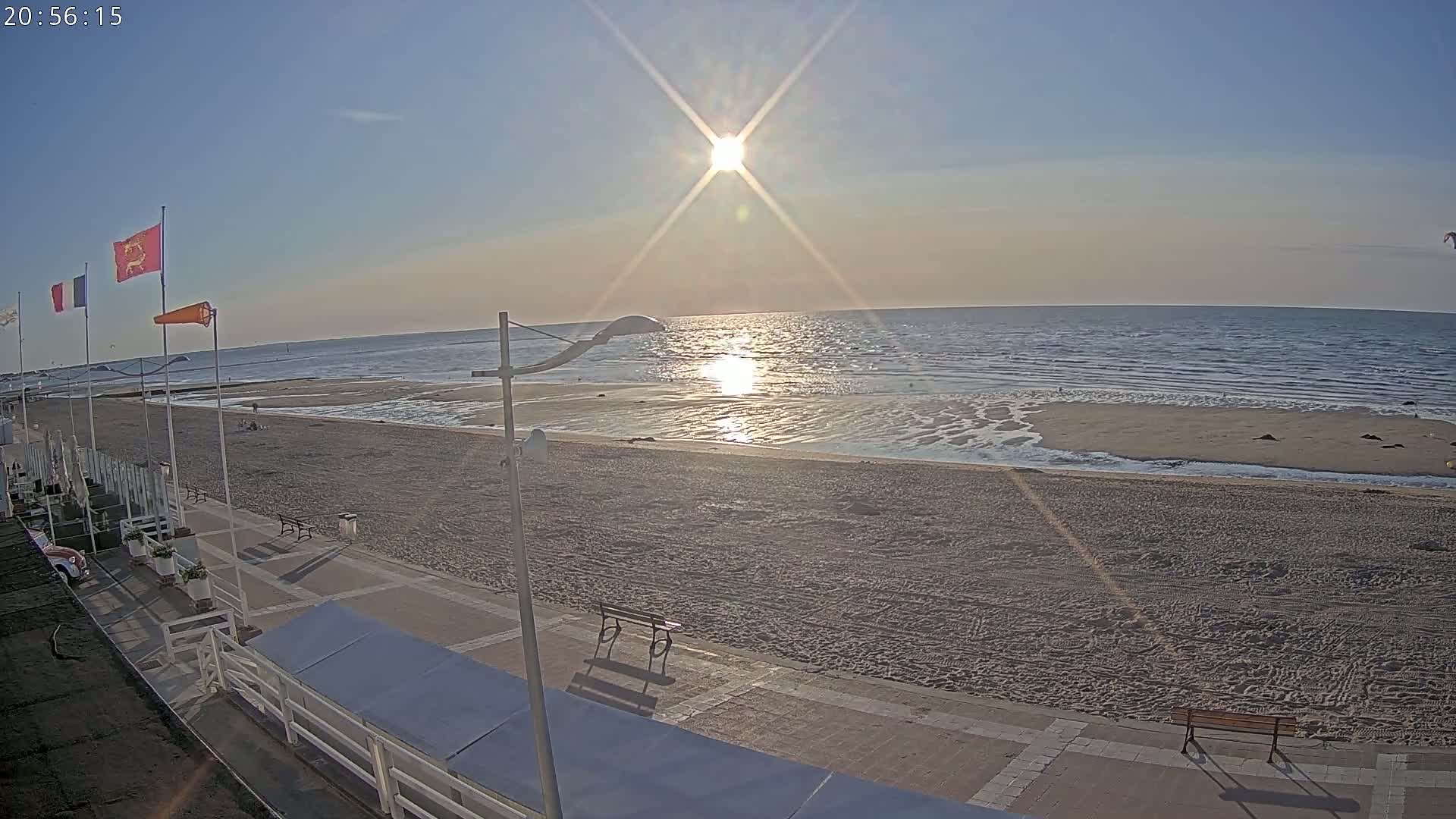Plage de Houlgate Beach Live Cam - 	Lisieux, Calvados, Normandie, France