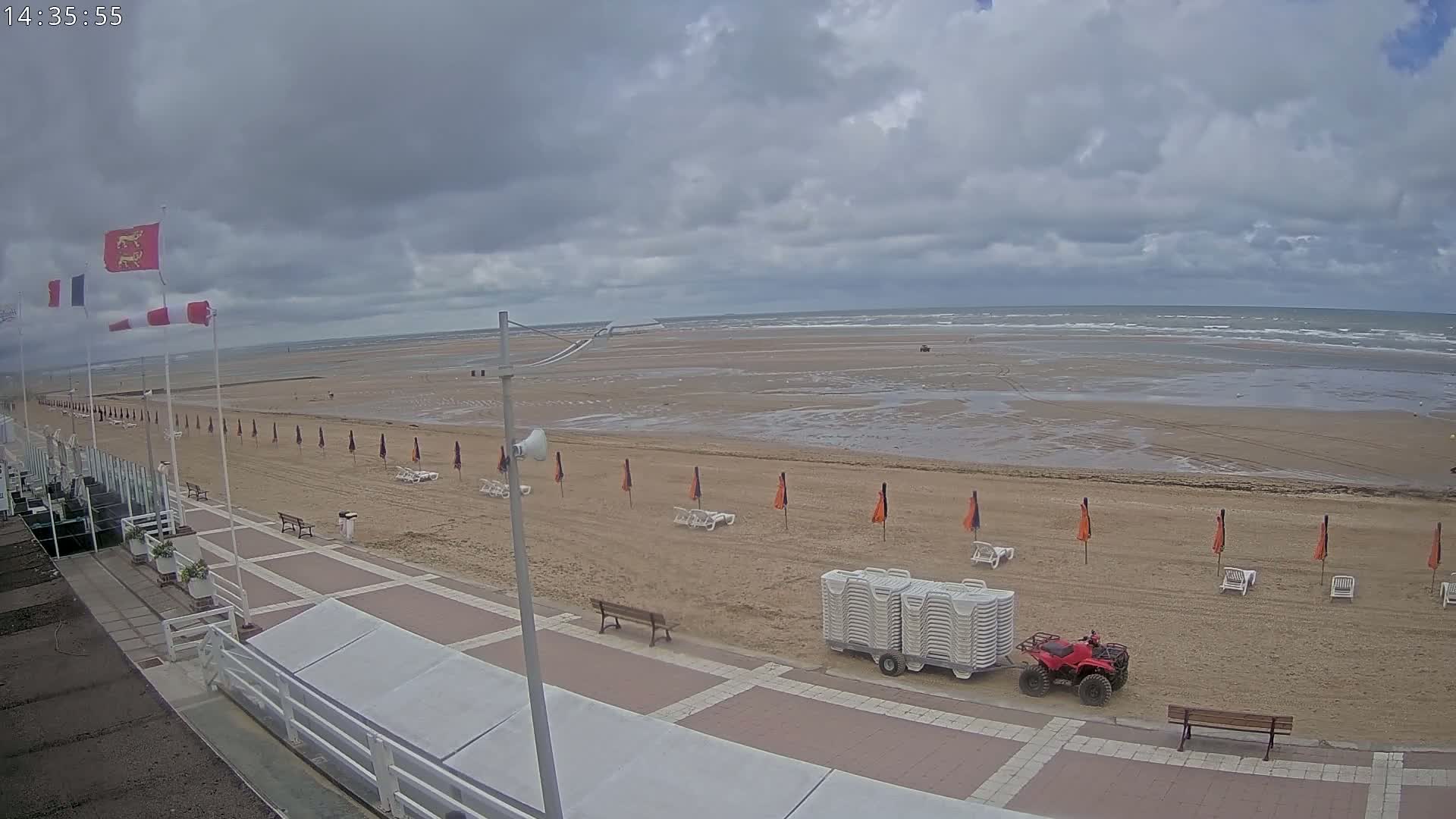 Plage de Houlgate Beach Live Cam - 	Lisieux, Calvados, Normandie, France
