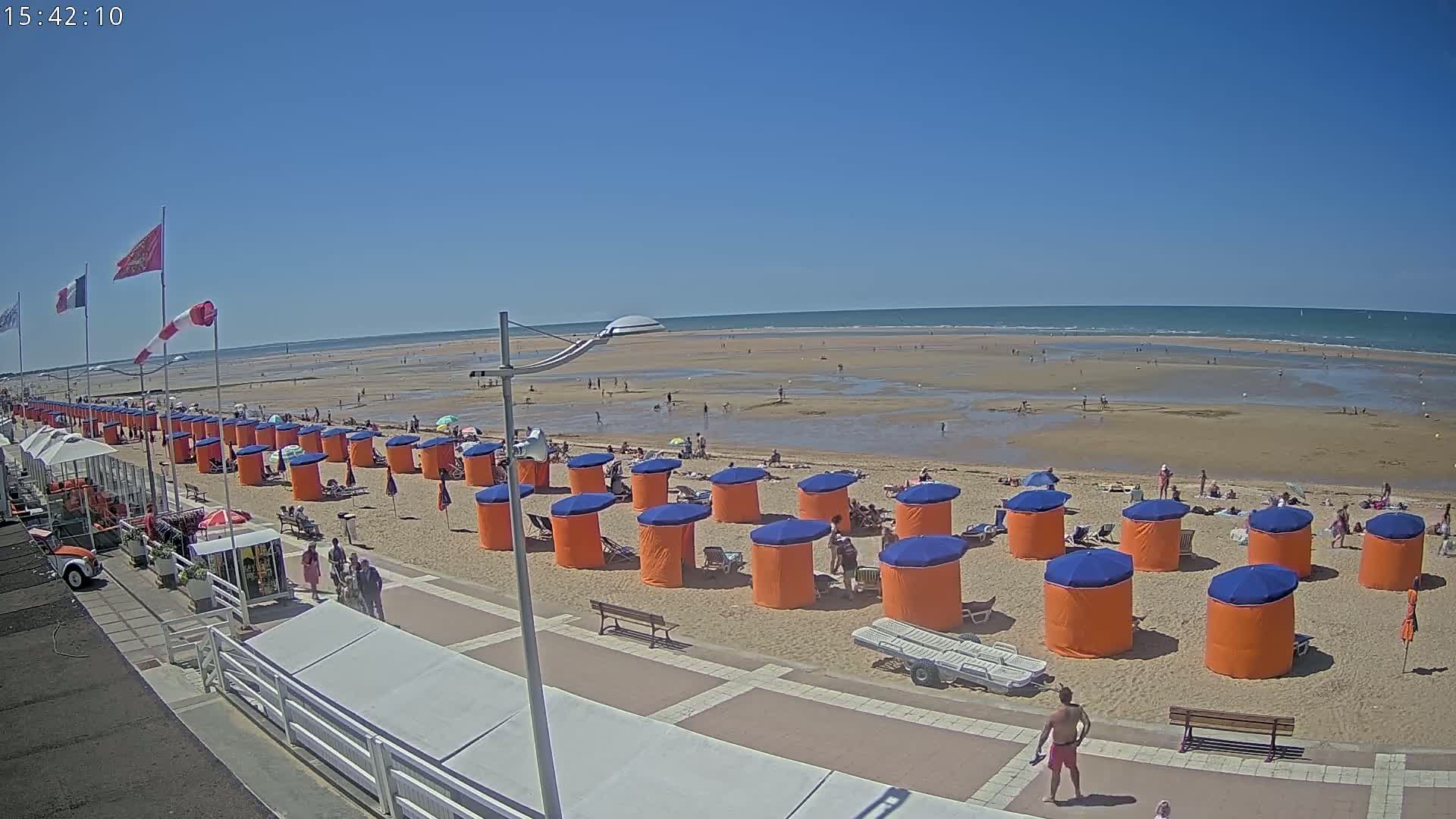 Plage de Houlgate Beach Live Cam - 	Lisieux, Calvados, Normandie, France