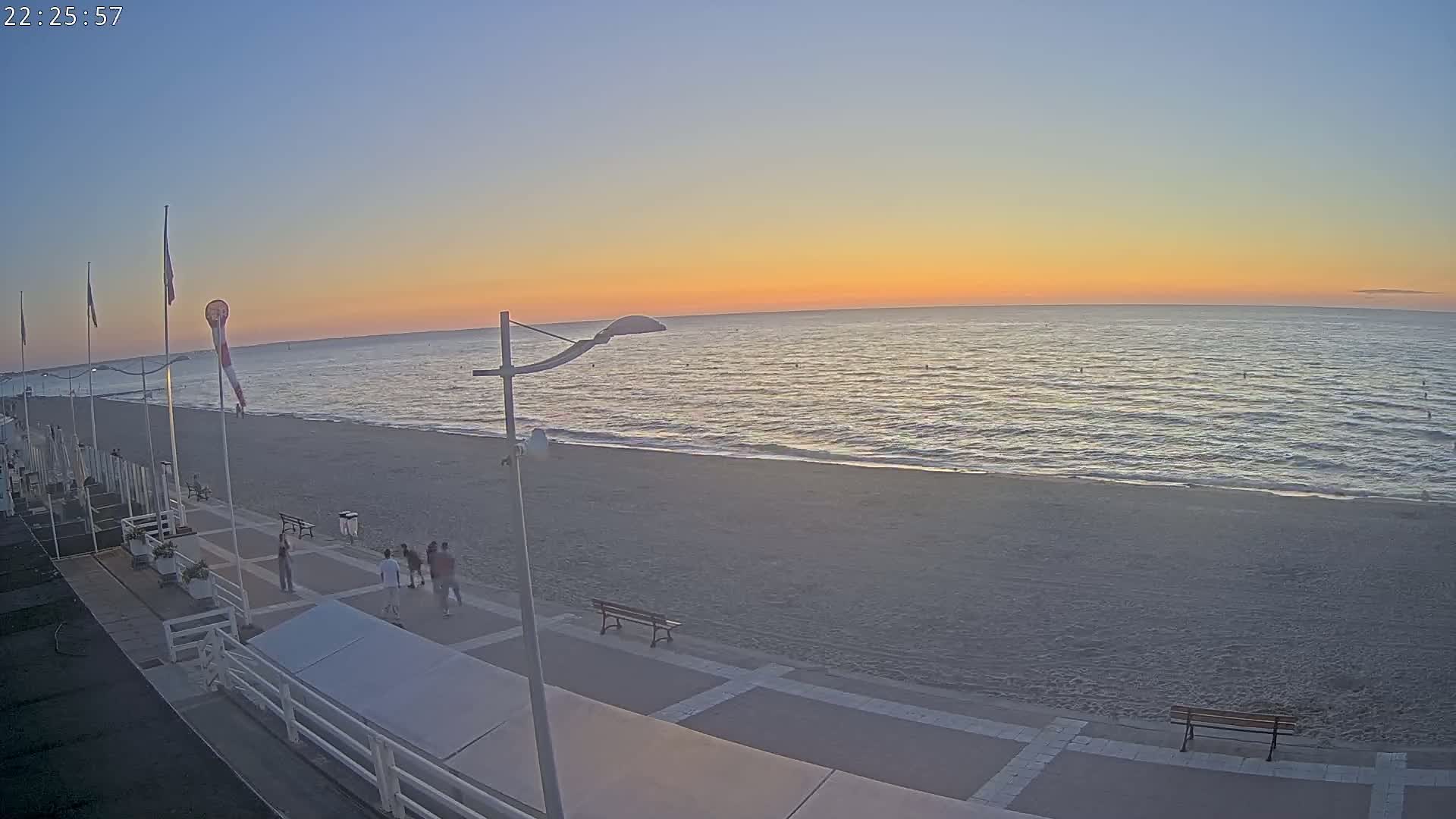 Plage de Houlgate Beach Live Cam - 	Lisieux, Calvados, Normandie, France