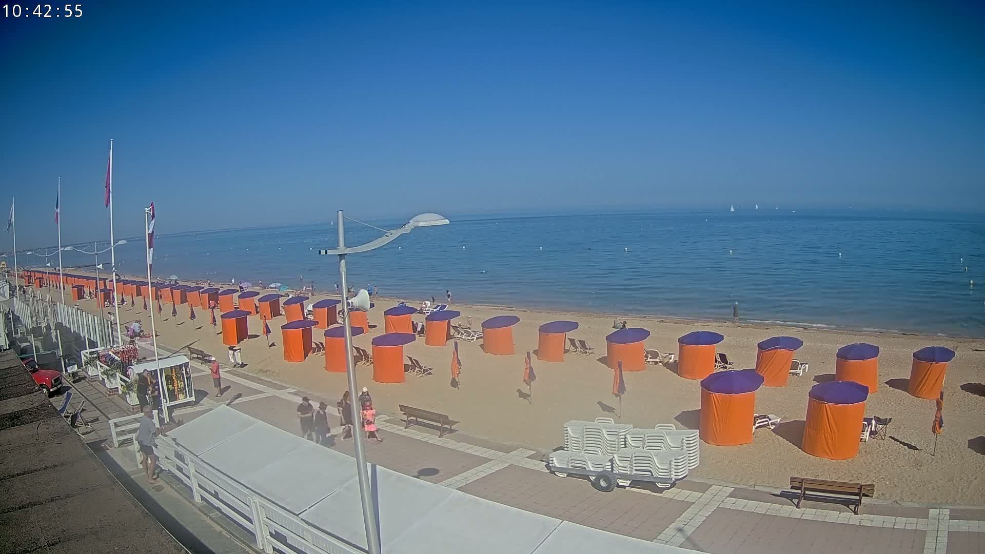 Plage de Houlgate Beach Live Cam - 	Lisieux, Calvados, Normandie, France