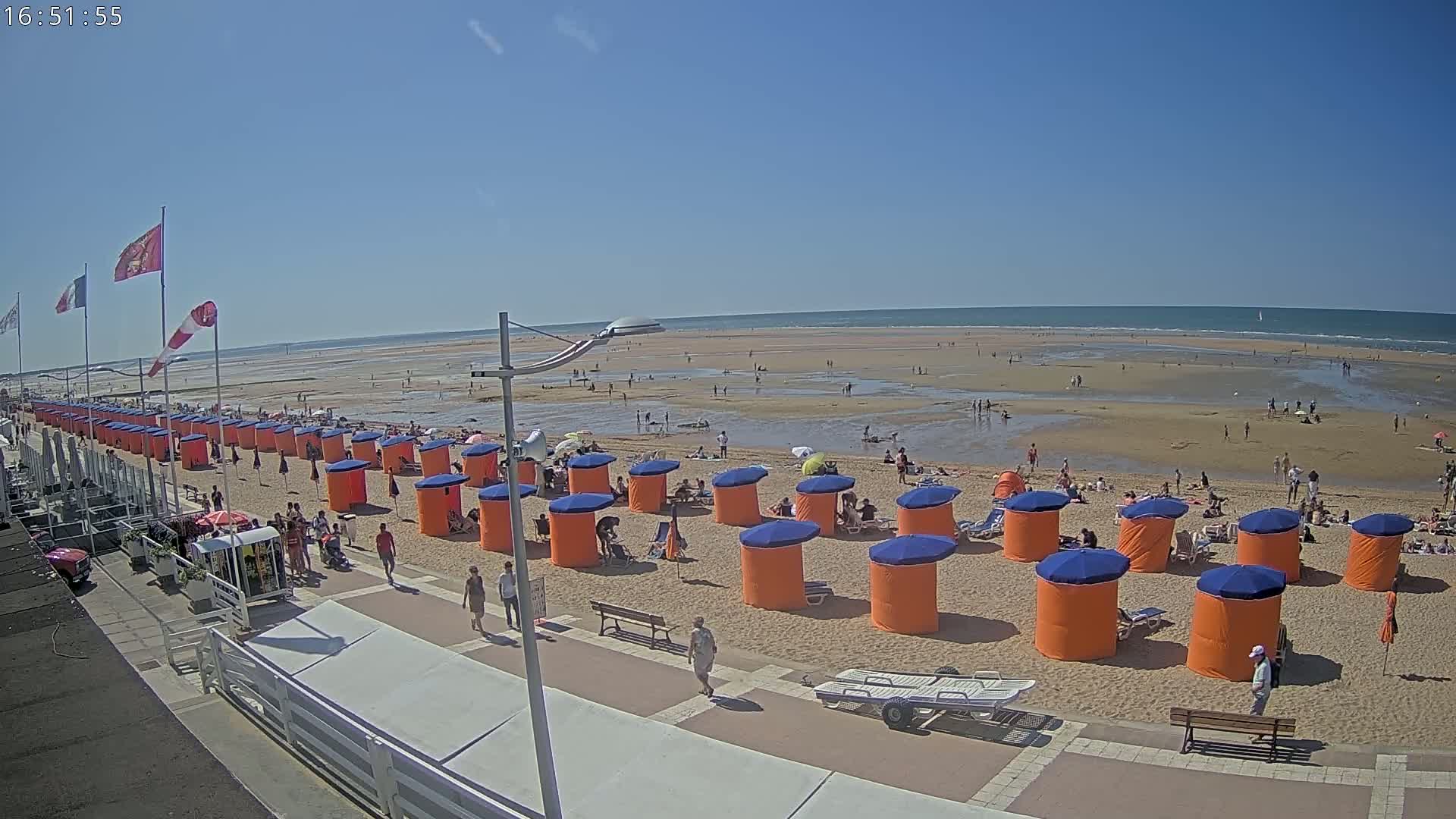 Plage de Houlgate Beach Live Cam - 	Lisieux, Calvados, Normandie, France