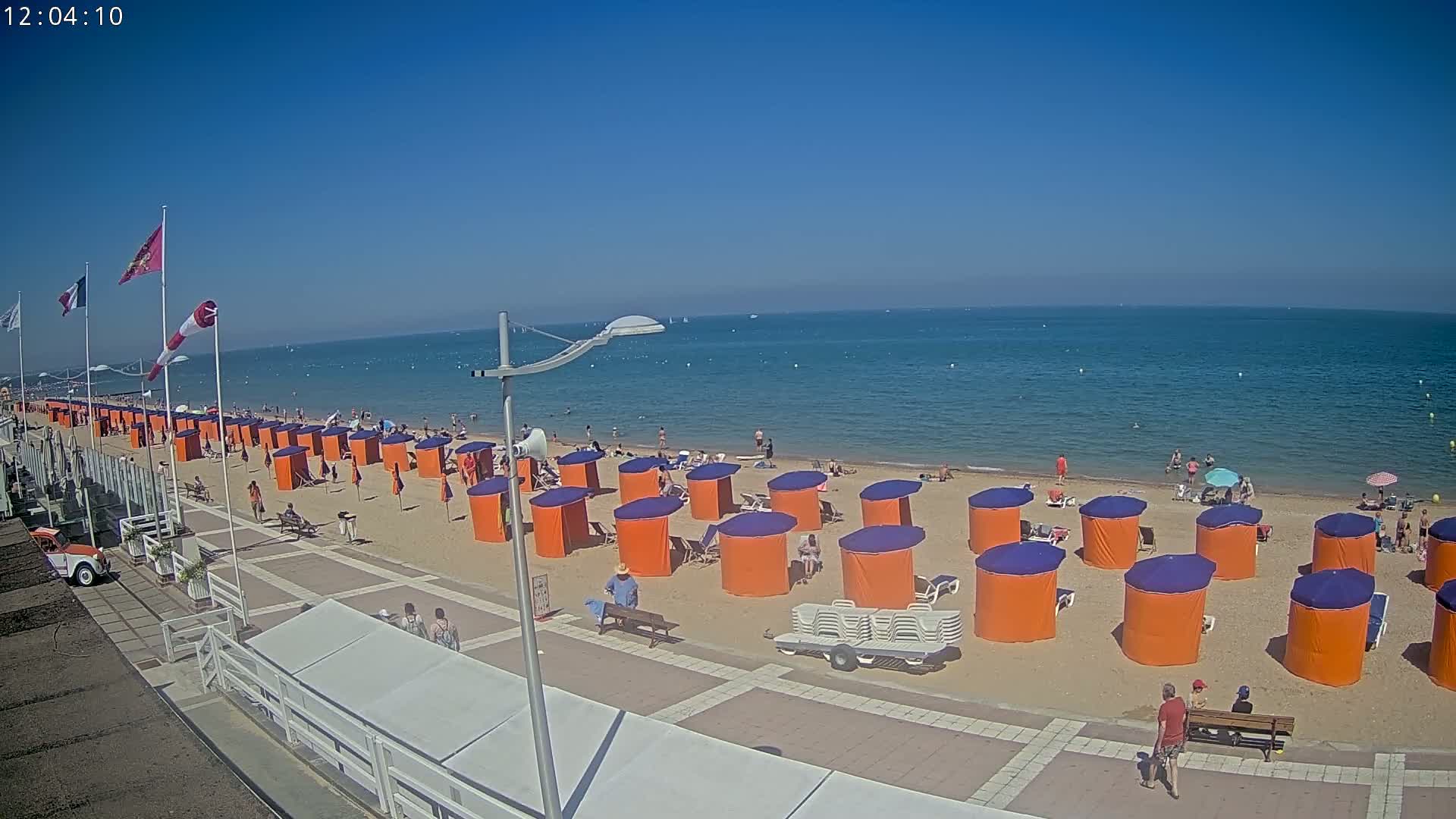 Plage de Houlgate Beach Live Cam - 	Lisieux, Calvados, Normandie, France
