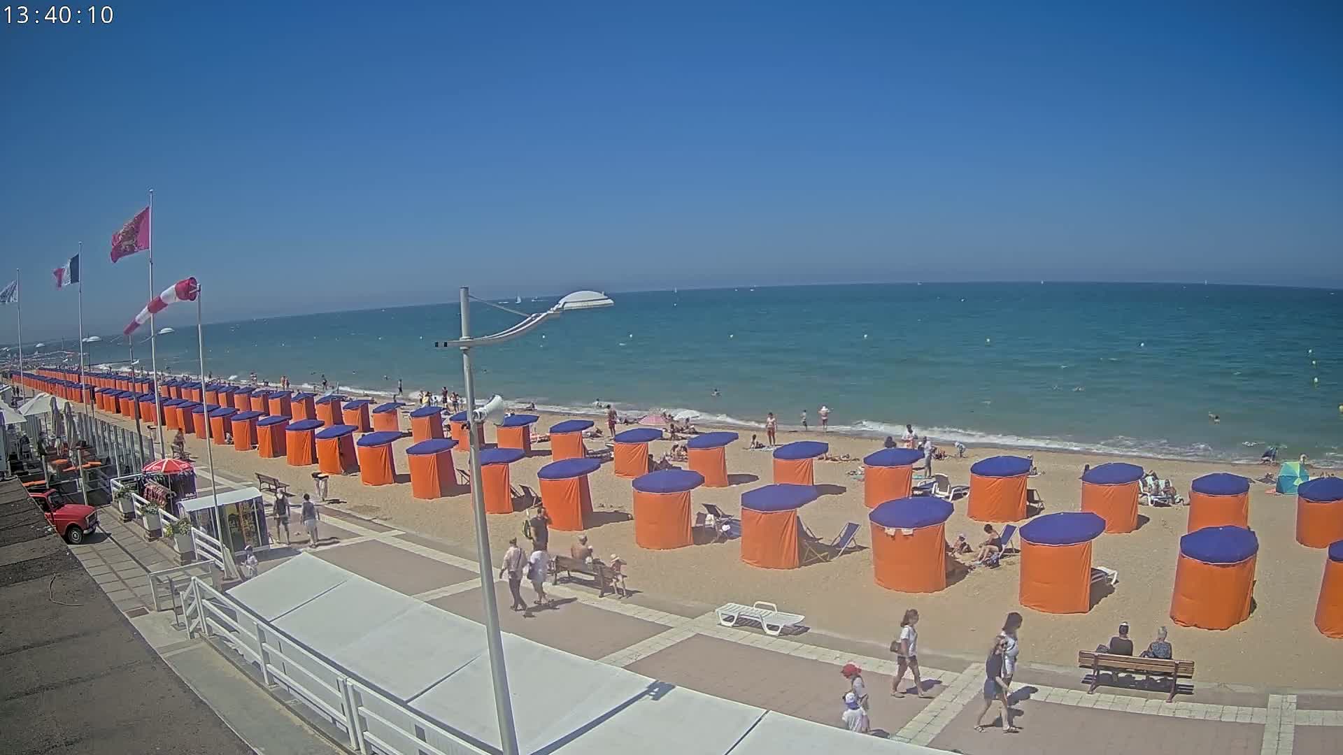 Plage de Houlgate Beach Live Cam - 	Lisieux, Calvados, Normandie, France