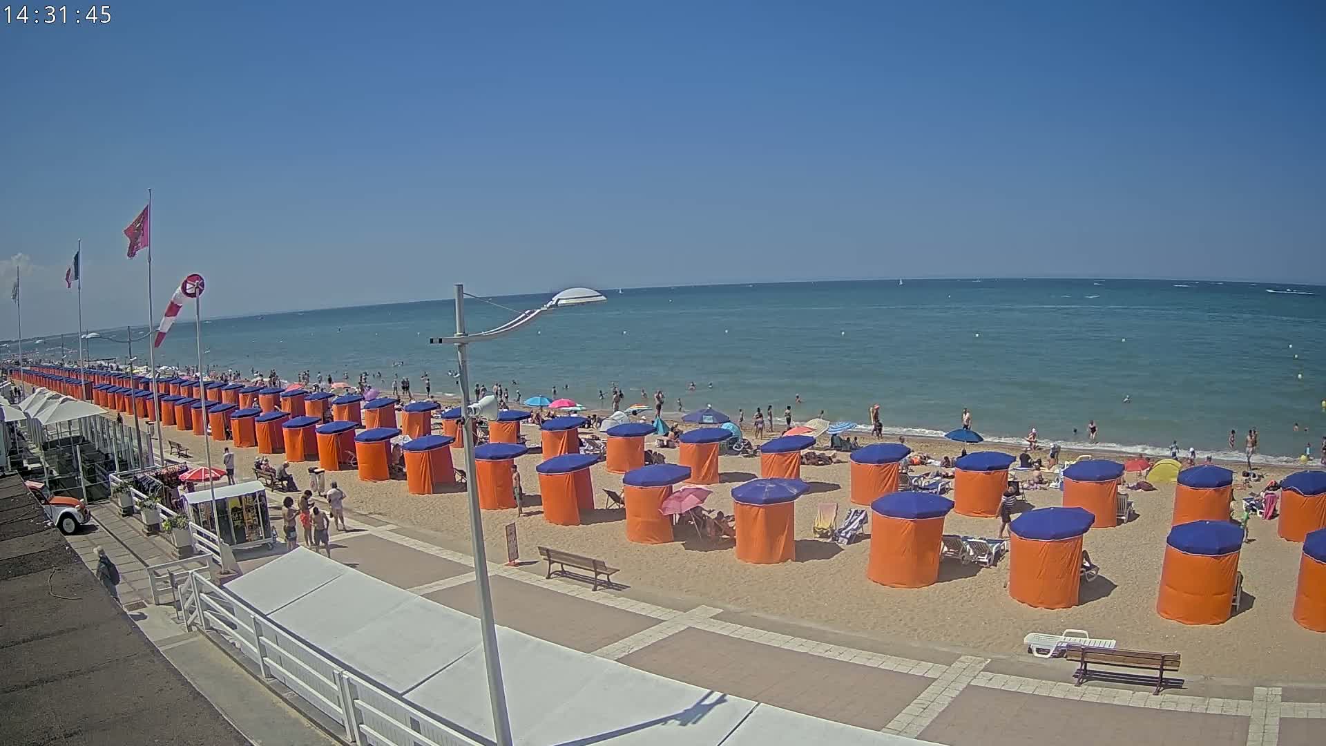 Plage de Houlgate Beach Live Cam - 	Lisieux, Calvados, Normandie, France