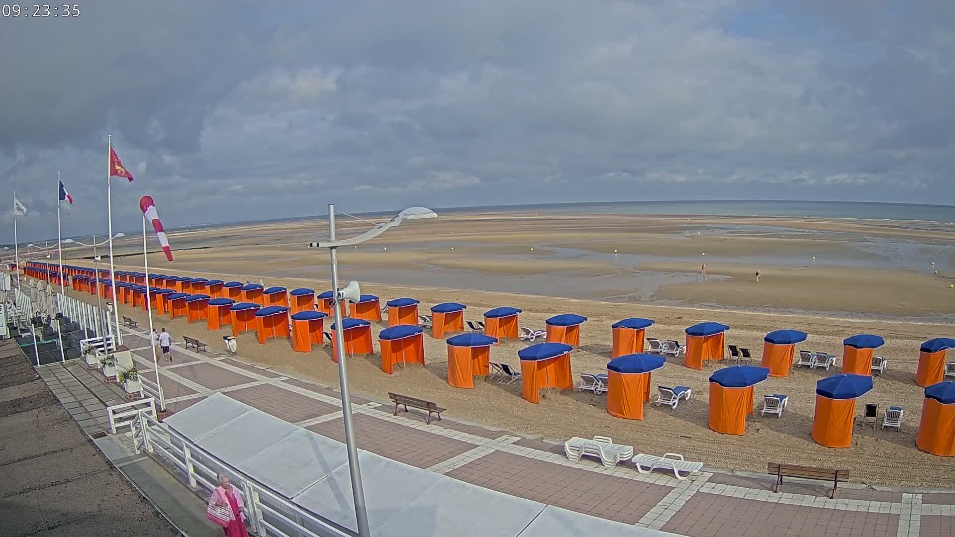 Plage de Houlgate Beach Live Cam - 	Lisieux, Calvados, Normandie, France