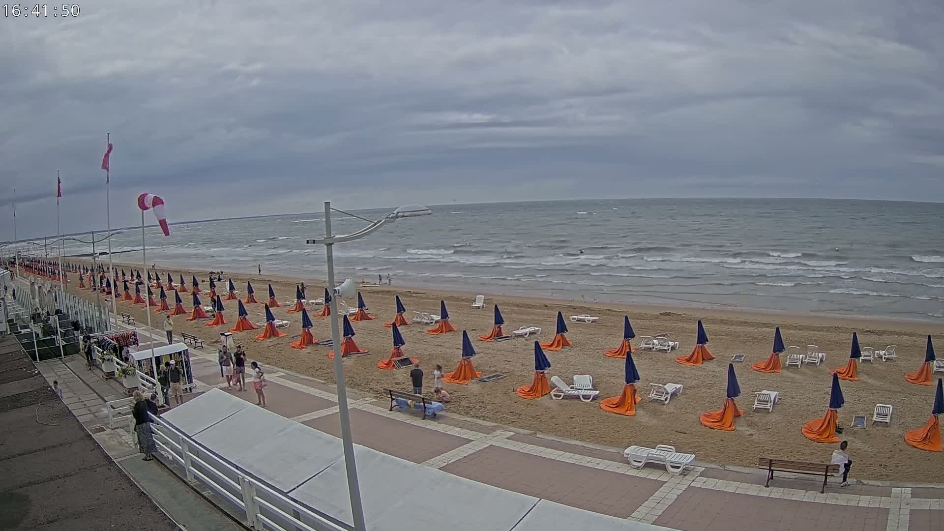 Plage de Houlgate Beach Live Cam - 	Lisieux, Calvados, Normandie, France