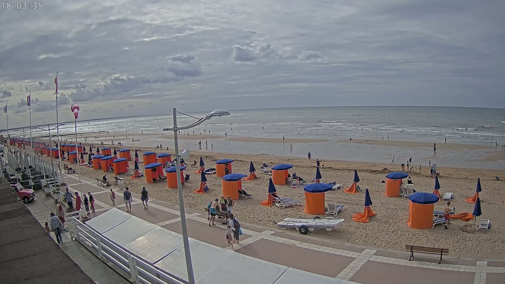 Plage de Houlgate Beach Live Cam - 	Lisieux, Calvados, Normandie, France