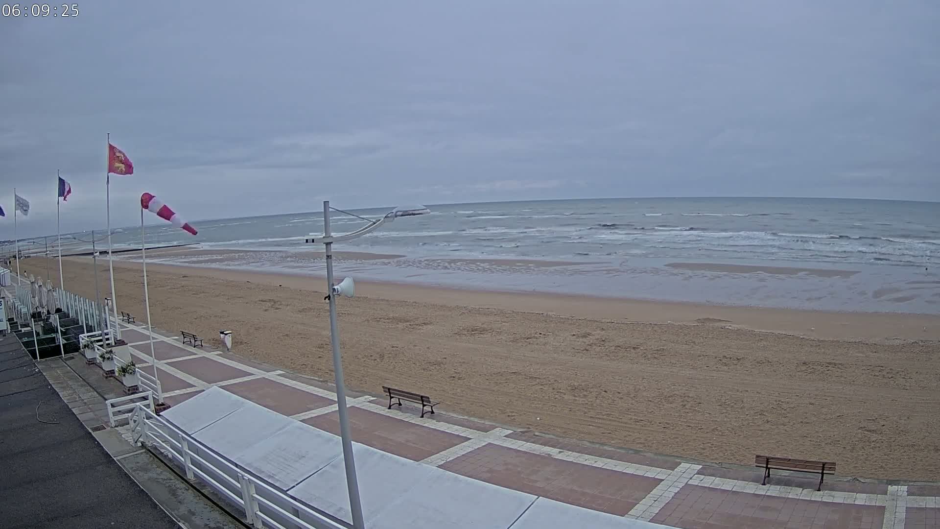 Plage de Houlgate Beach Live Cam - 	Lisieux, Calvados, Normandie, France