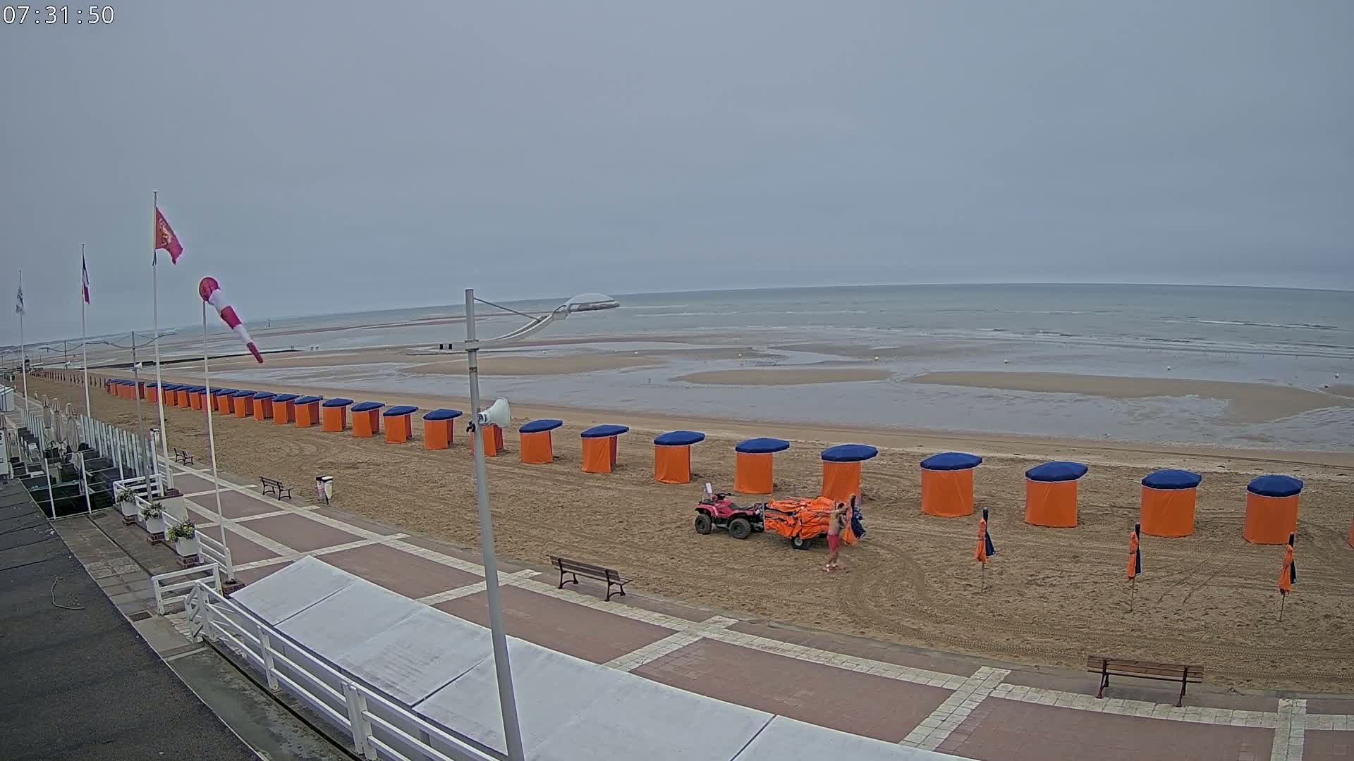 Plage de Houlgate Beach Live Cam - 	Lisieux, Calvados, Normandie, France
