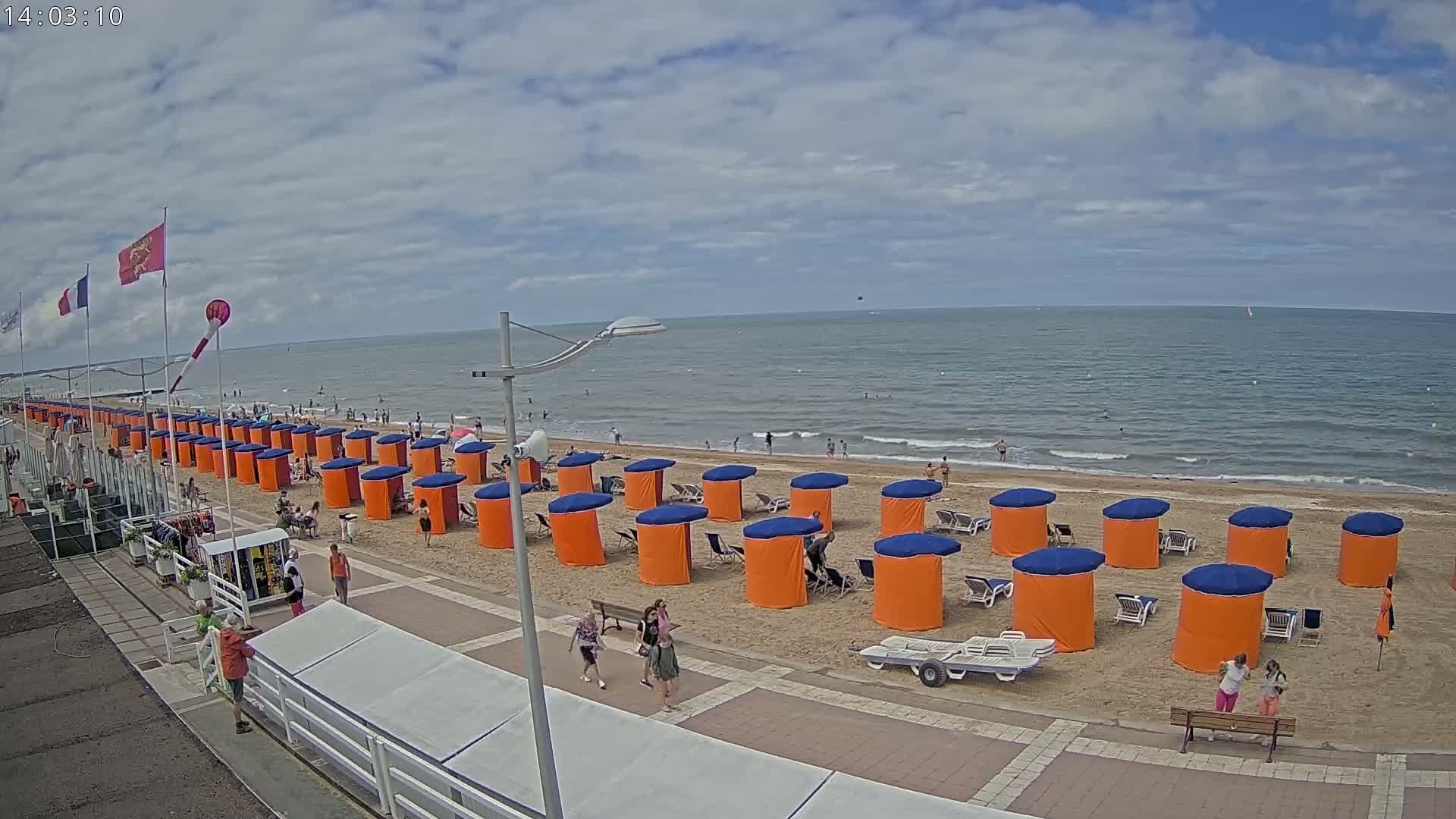 Plage de Houlgate Beach Live Cam - 	Lisieux, Calvados, Normandie, France