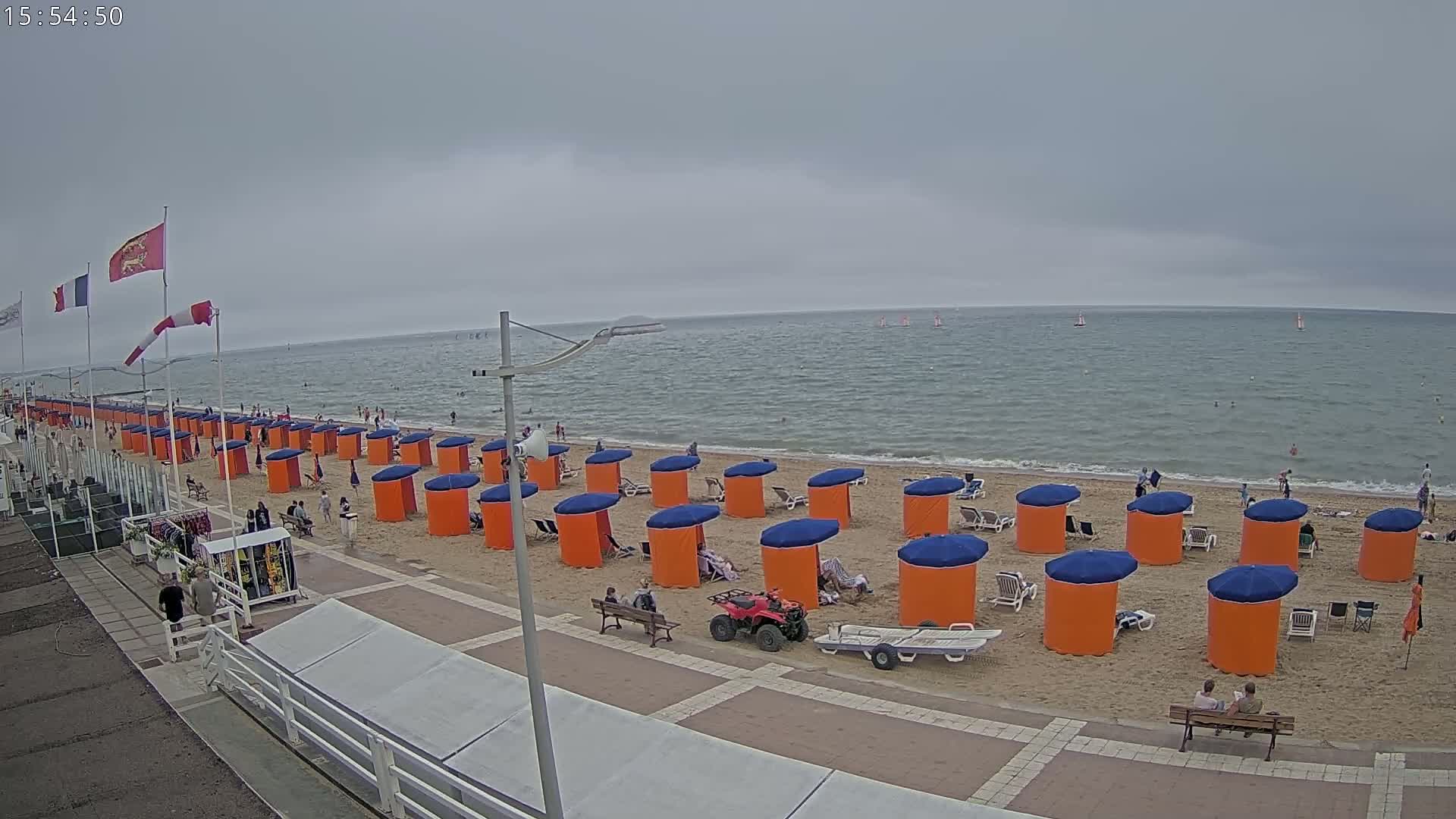 Plage de Houlgate Beach Live Cam - 	Lisieux, Calvados, Normandie, France