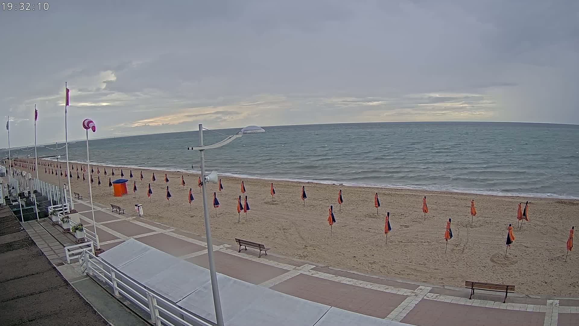 Plage de Houlgate Beach Live Cam - 	Lisieux, Calvados, Normandie, France