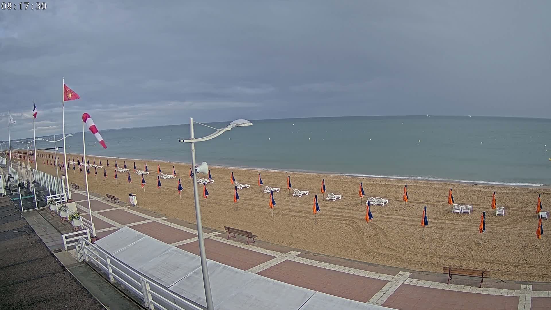 Plage de Houlgate Beach Live Cam - 	Lisieux, Calvados, Normandie, France