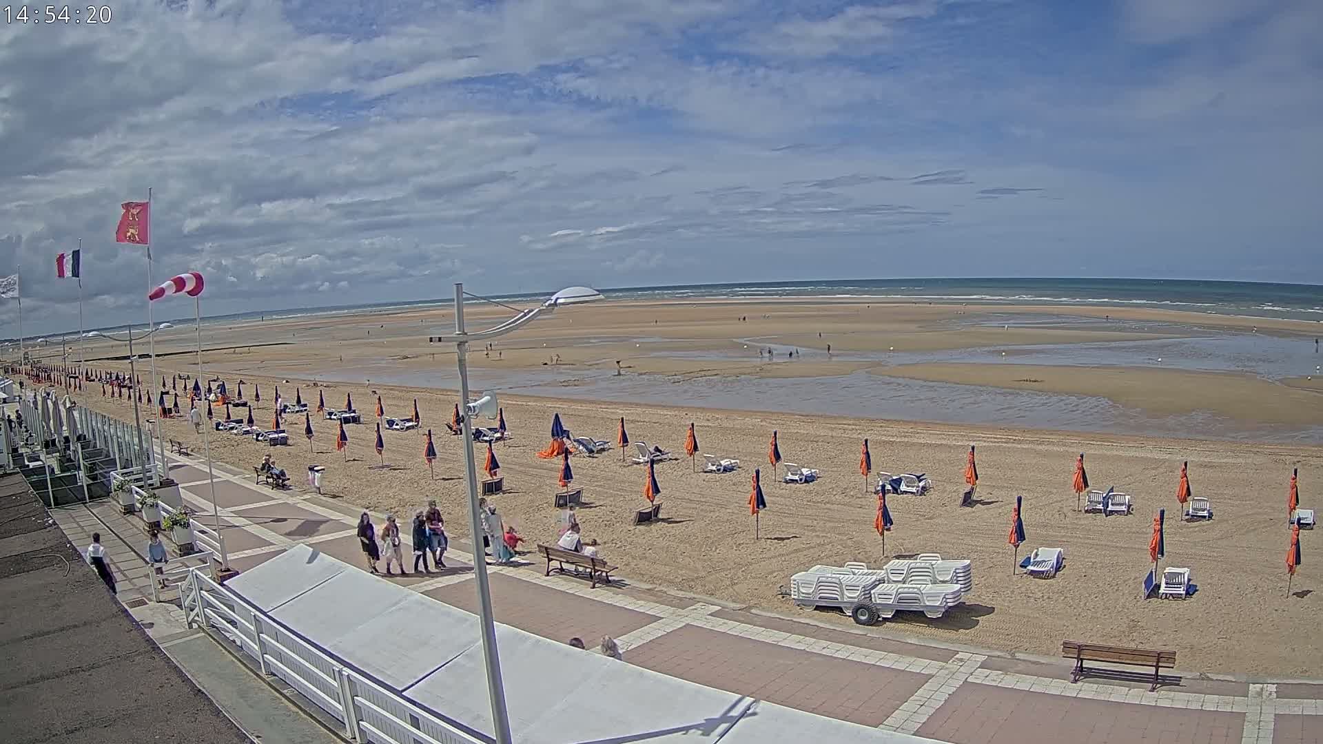 Plage de Houlgate Beach Live Cam - 	Lisieux, Calvados, Normandie, France