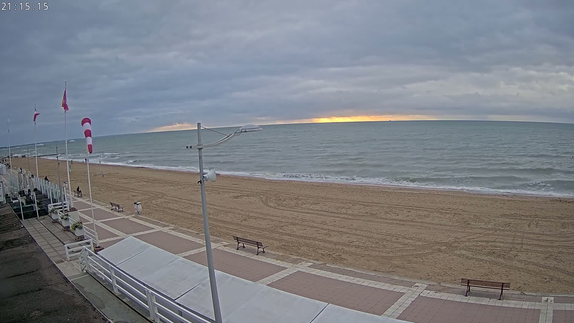 Plage de Houlgate Beach Live Cam - 	Lisieux, Calvados, Normandie, France