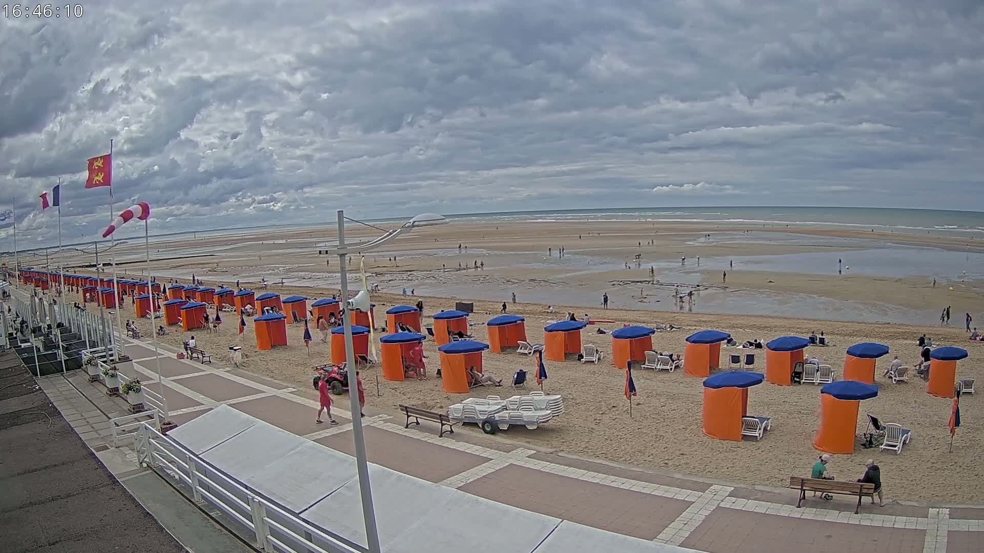 Plage de Houlgate Beach Live Cam - 	Lisieux, Calvados, Normandie, France