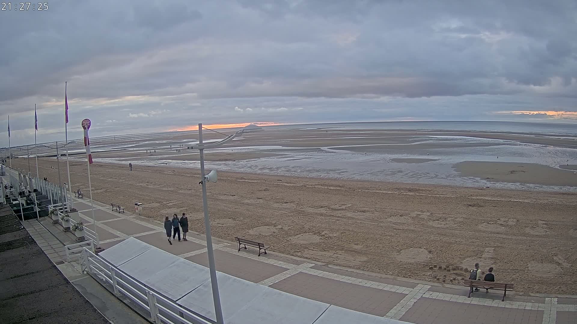 Plage de Houlgate Beach Live Cam - 	Lisieux, Calvados, Normandie, France