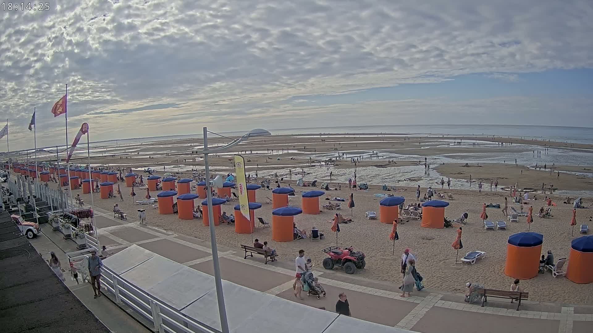 Plage de Houlgate Beach Live Cam - 	Lisieux, Calvados, Normandie, France