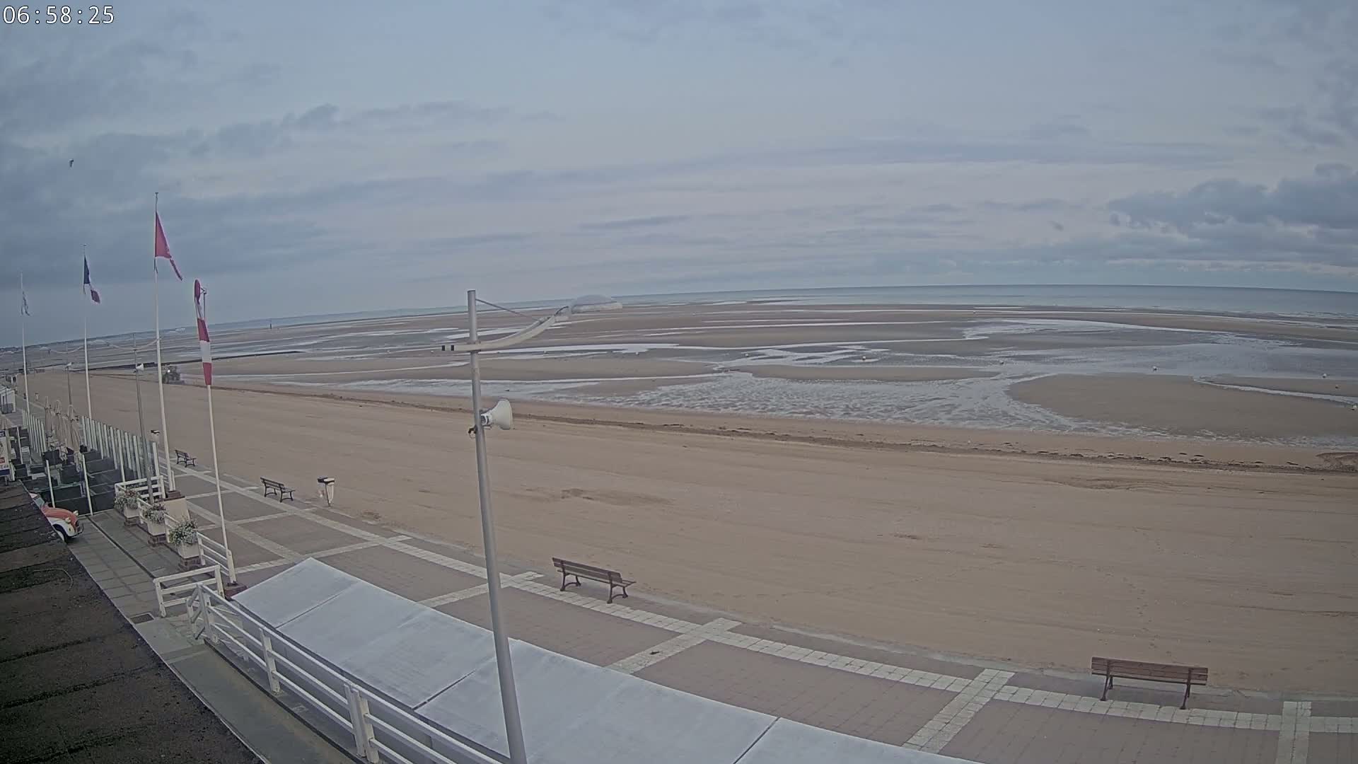 Plage de Houlgate Beach Live Cam - 	Lisieux, Calvados, Normandie, France