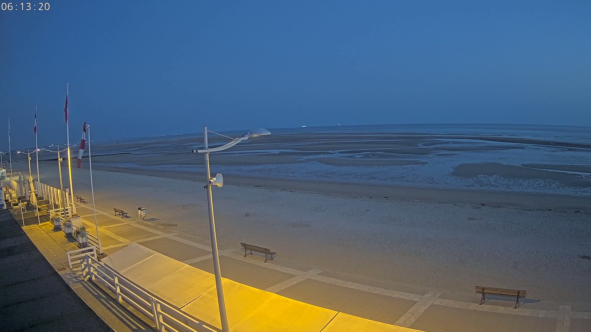 Plage de Houlgate Beach Live Cam - 	Lisieux, Calvados, Normandie, France