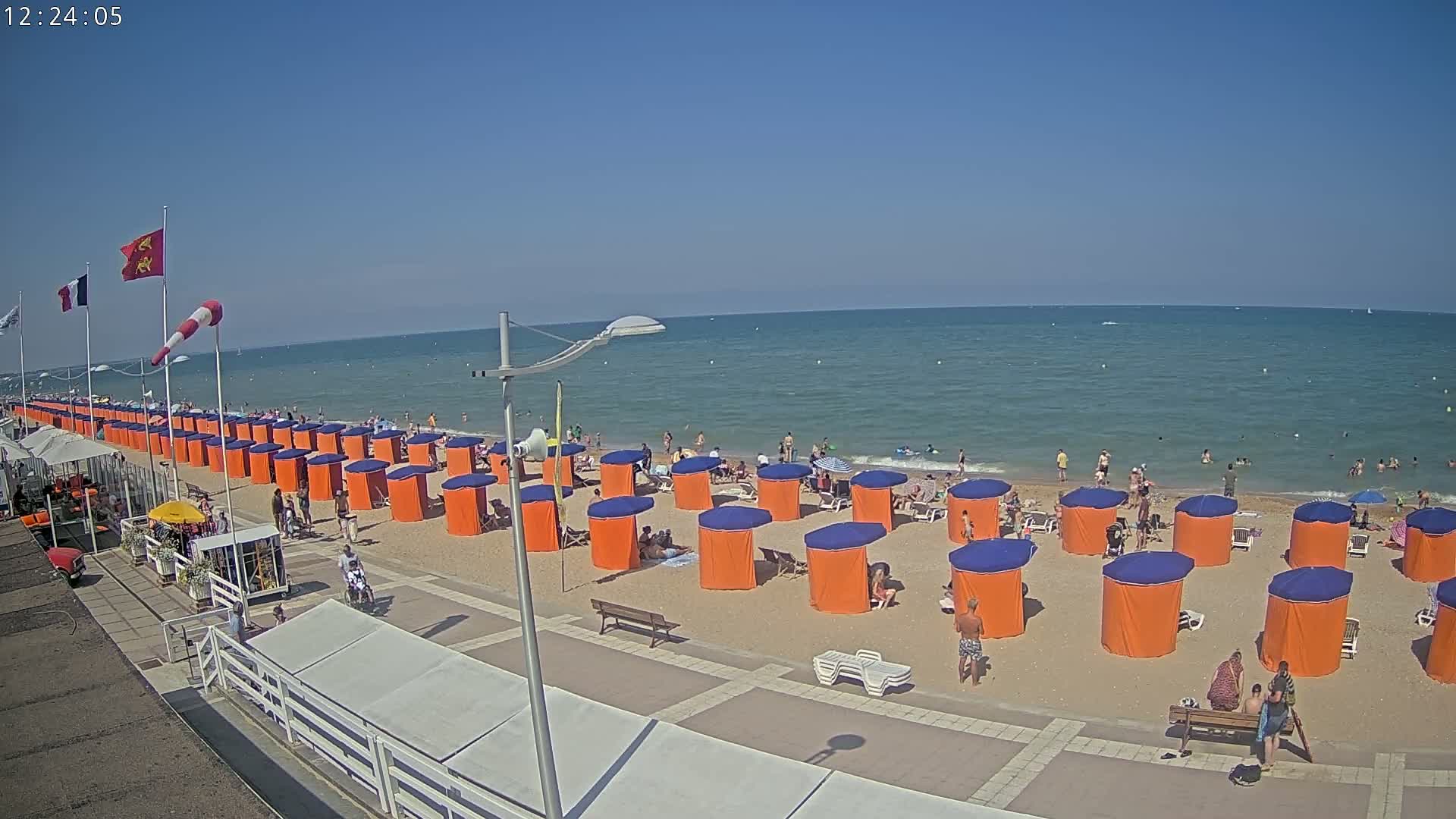Plage de Houlgate Beach Live Cam - 	Lisieux, Calvados, Normandie, France
