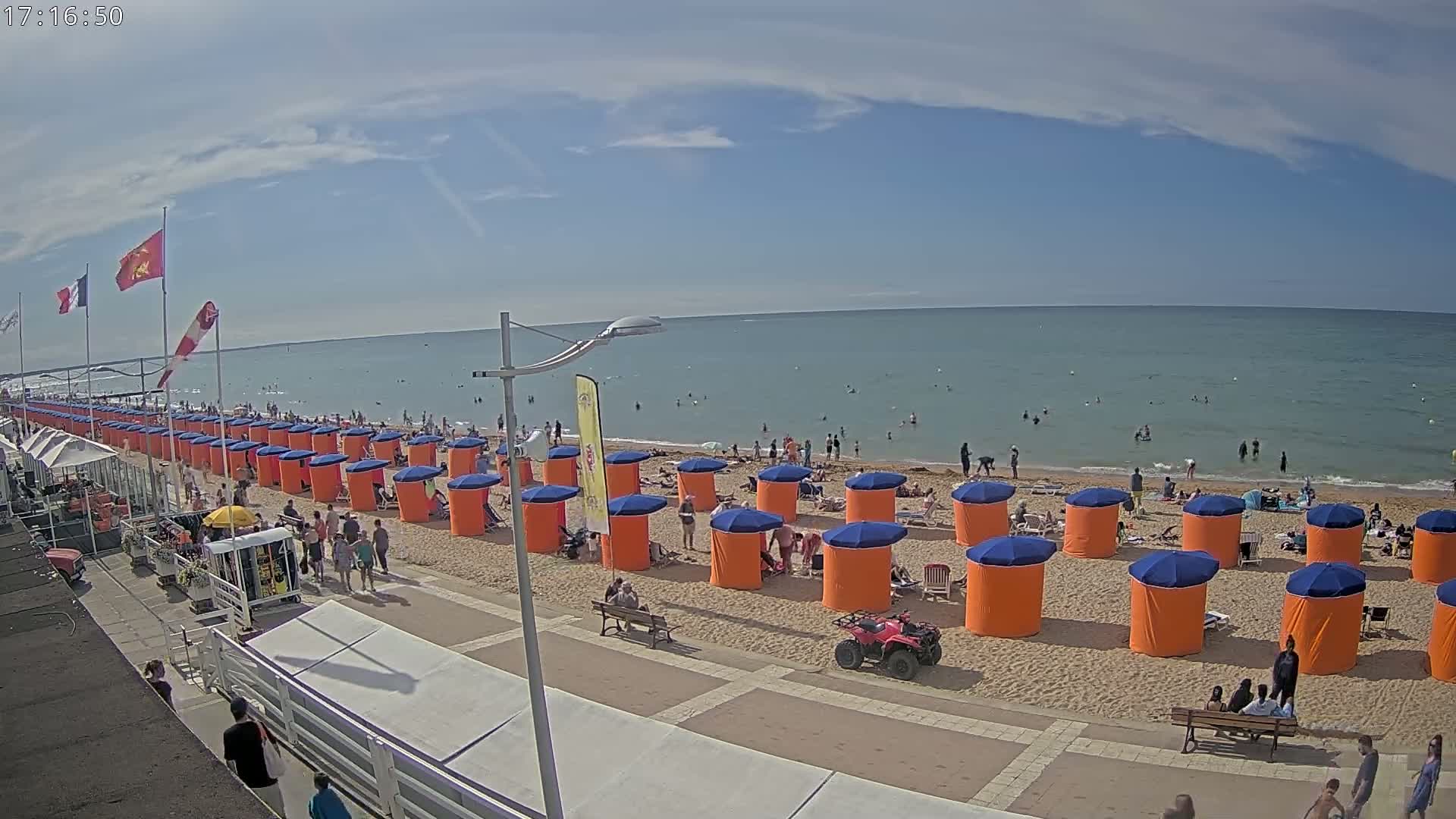 Plage de Houlgate Beach Live Cam - 	Lisieux, Calvados, Normandie, France