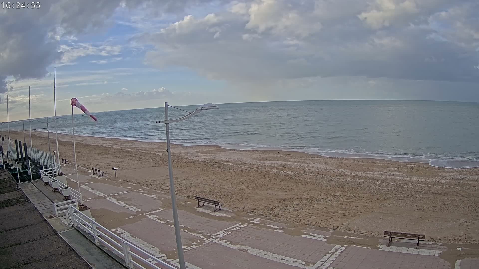 Plage de Houlgate Beach Live Cam - Lisieux, Calvados, Normandie, France