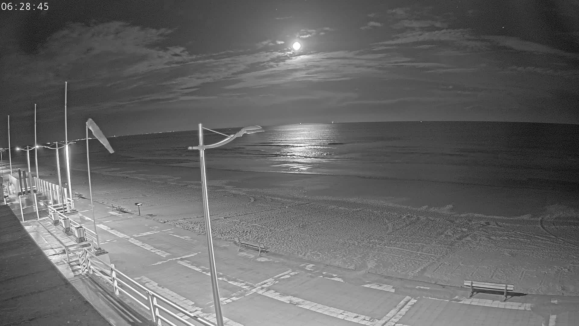 Plage de Houlgate Beach Live Cam - Lisieux, Calvados, Normandie, France
