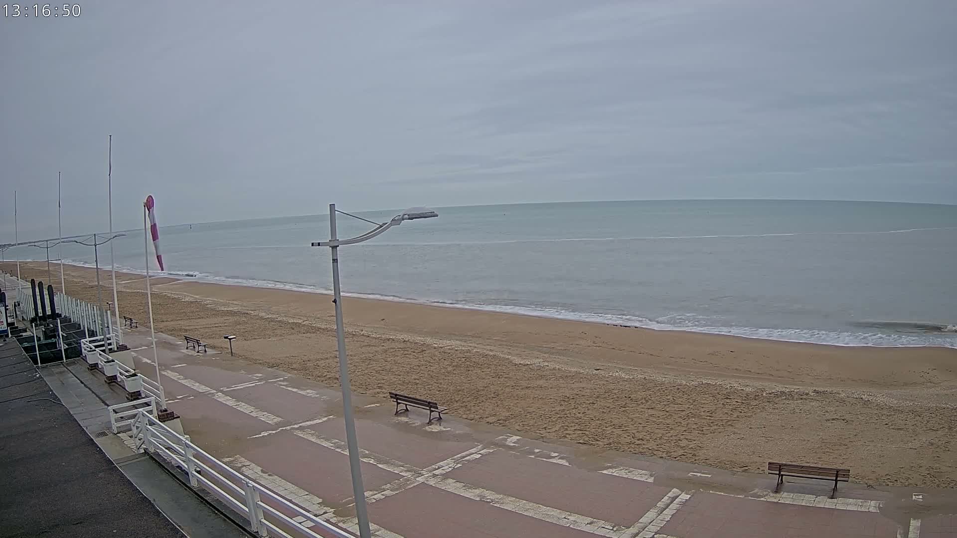 Plage de Houlgate Beach Live Cam - Lisieux, Calvados, Normandie, France