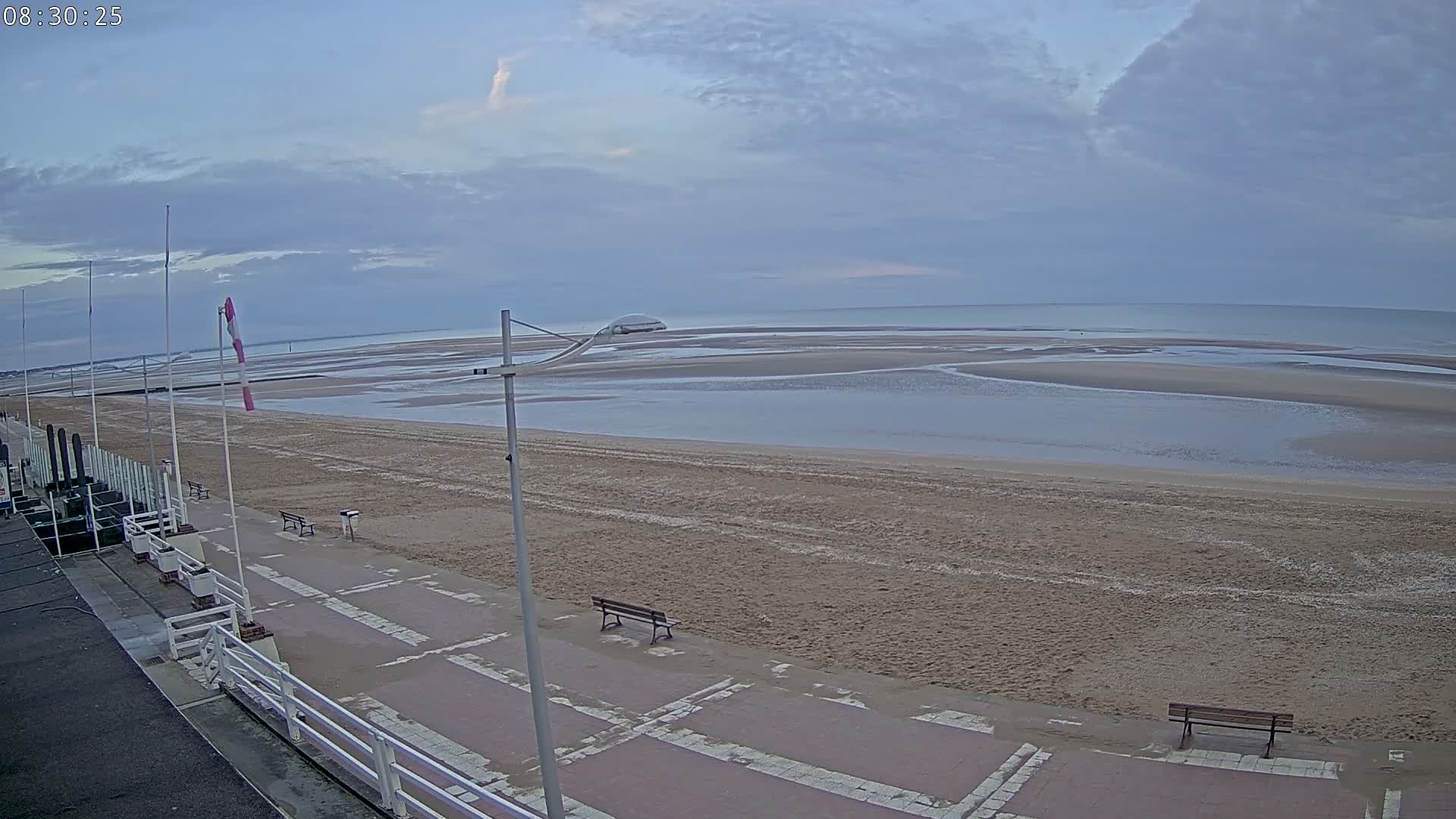 Plage de Houlgate Beach Live Cam - Lisieux, Calvados, Normandie, France