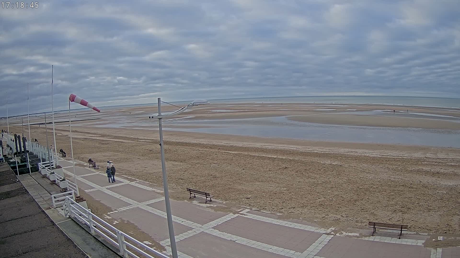 Plage de Houlgate Beach Live Cam - Lisieux, Calvados, Normandie, France