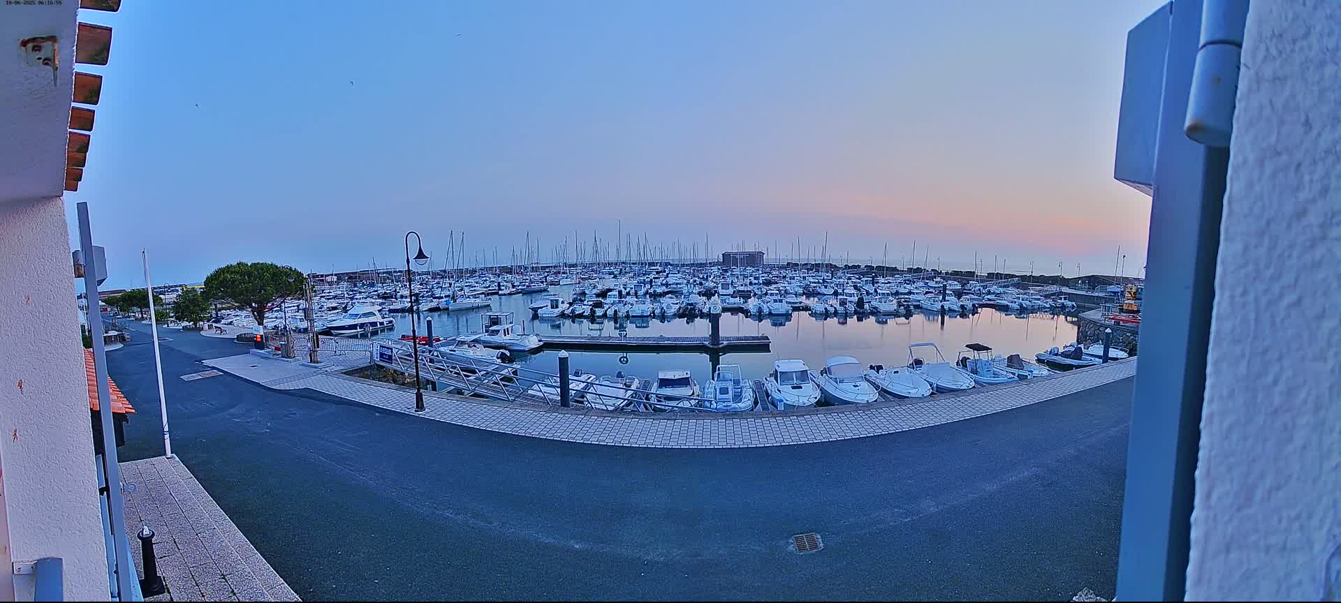 Noirmoutier, L'Herbaudiere Marine Live Cam - Les Sables-d'Olonne, Vendee, Pays de la Loire, France