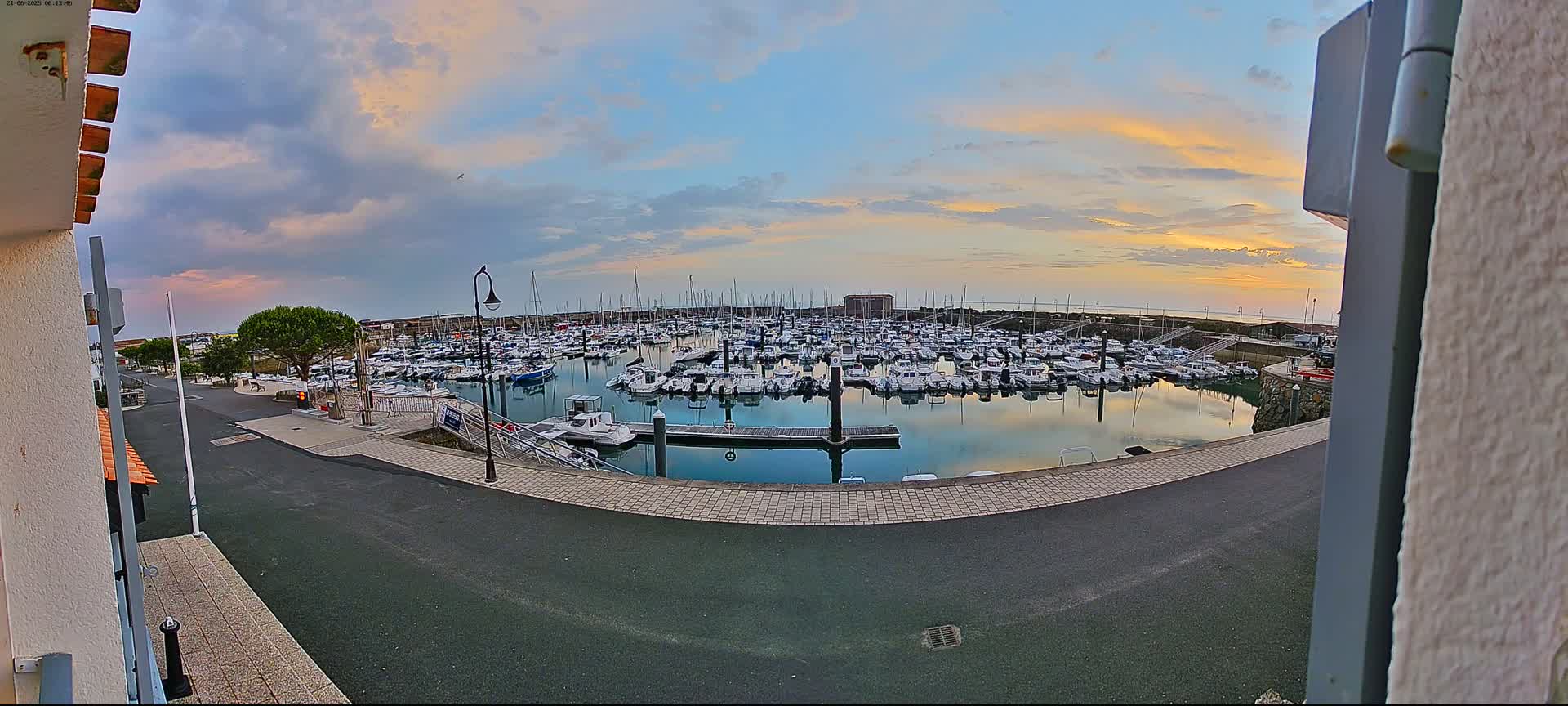 Noirmoutier, L'Herbaudiere Marine Live Cam - Les Sables-d'Olonne, Vendee, Pays de la Loire, France