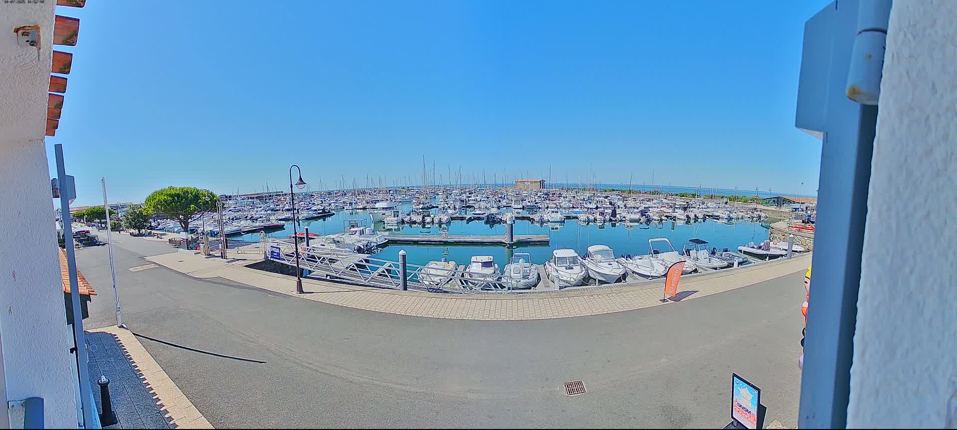 Noirmoutier, L'Herbaudiere Marine Live Cam - Les Sables-d'Olonne, Vendee, Pays de la Loire, France