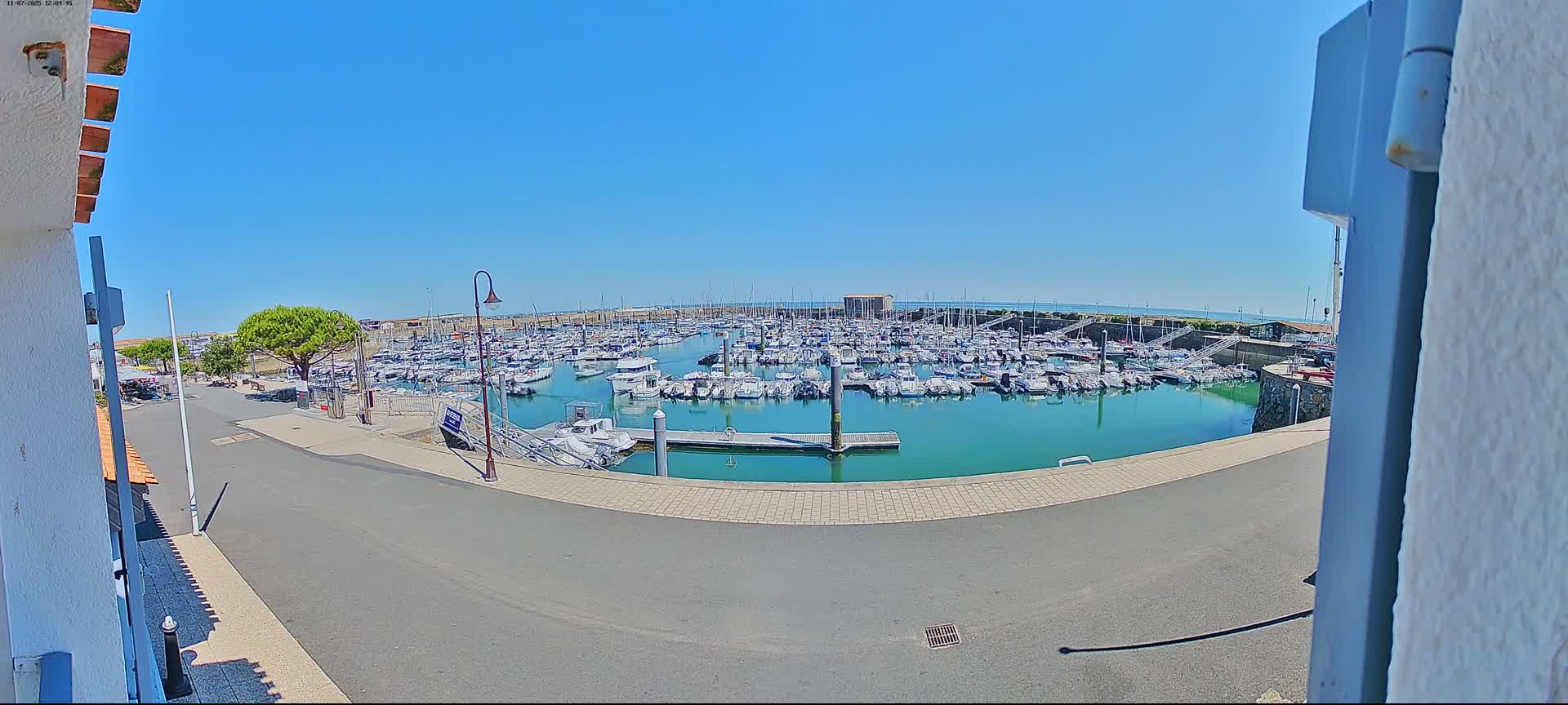 Noirmoutier, L'Herbaudiere Marine Live Cam - Les Sables-d'Olonne, Vendee, Pays de la Loire, France
