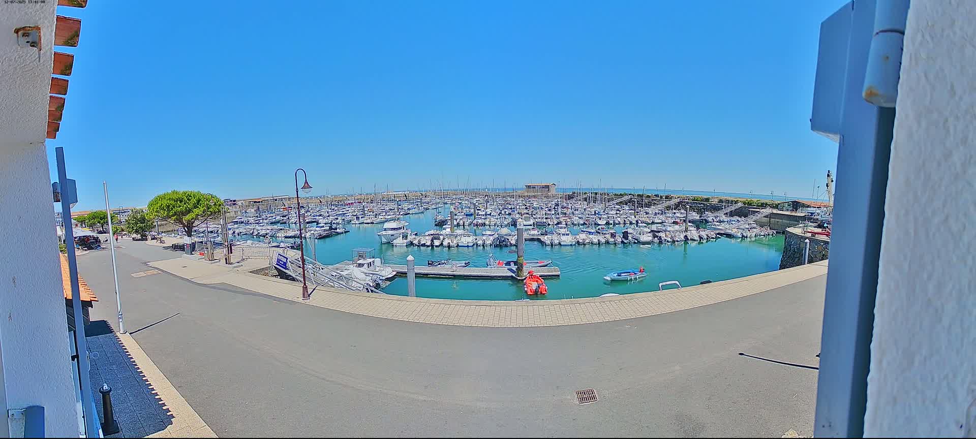 Noirmoutier, L'Herbaudiere Marine Live Cam - Les Sables-d'Olonne, Vendee, Pays de la Loire, France