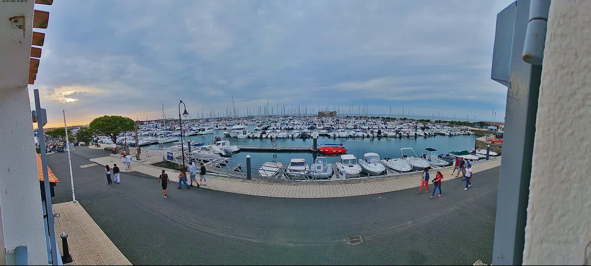 Noirmoutier, L'Herbaudiere Marine Live Cam - Les Sables-d'Olonne, Vendee, Pays de la Loire, France