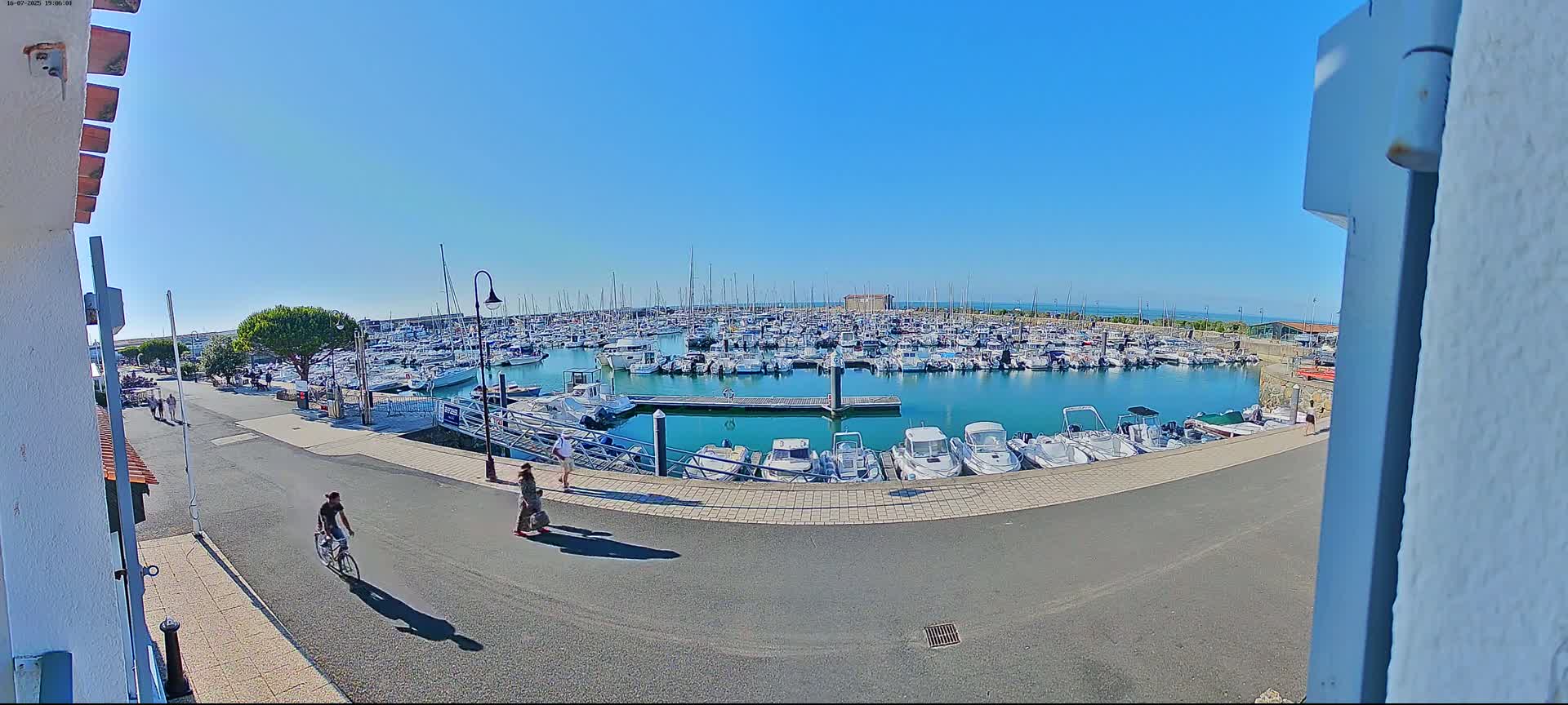 Noirmoutier, L'Herbaudiere Marine Live Cam - Les Sables-d'Olonne, Vendee, Pays de la Loire, France