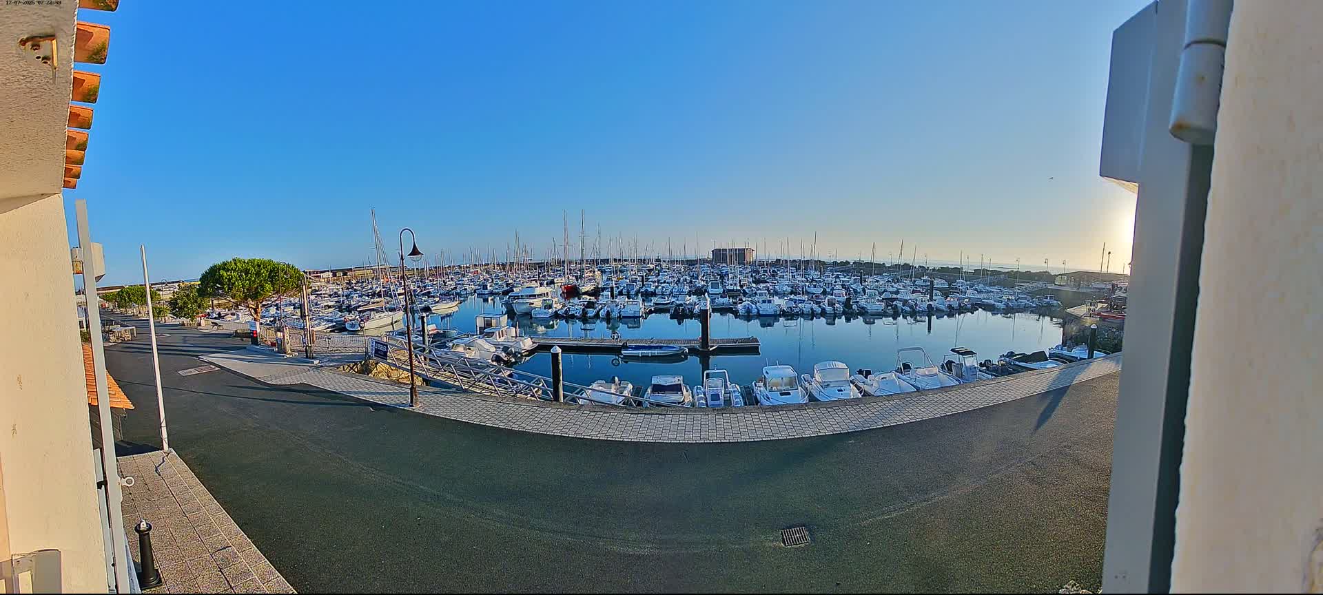 Noirmoutier, L'Herbaudiere Marine Live Cam - Les Sables-d'Olonne, Vendee, Pays de la Loire, France