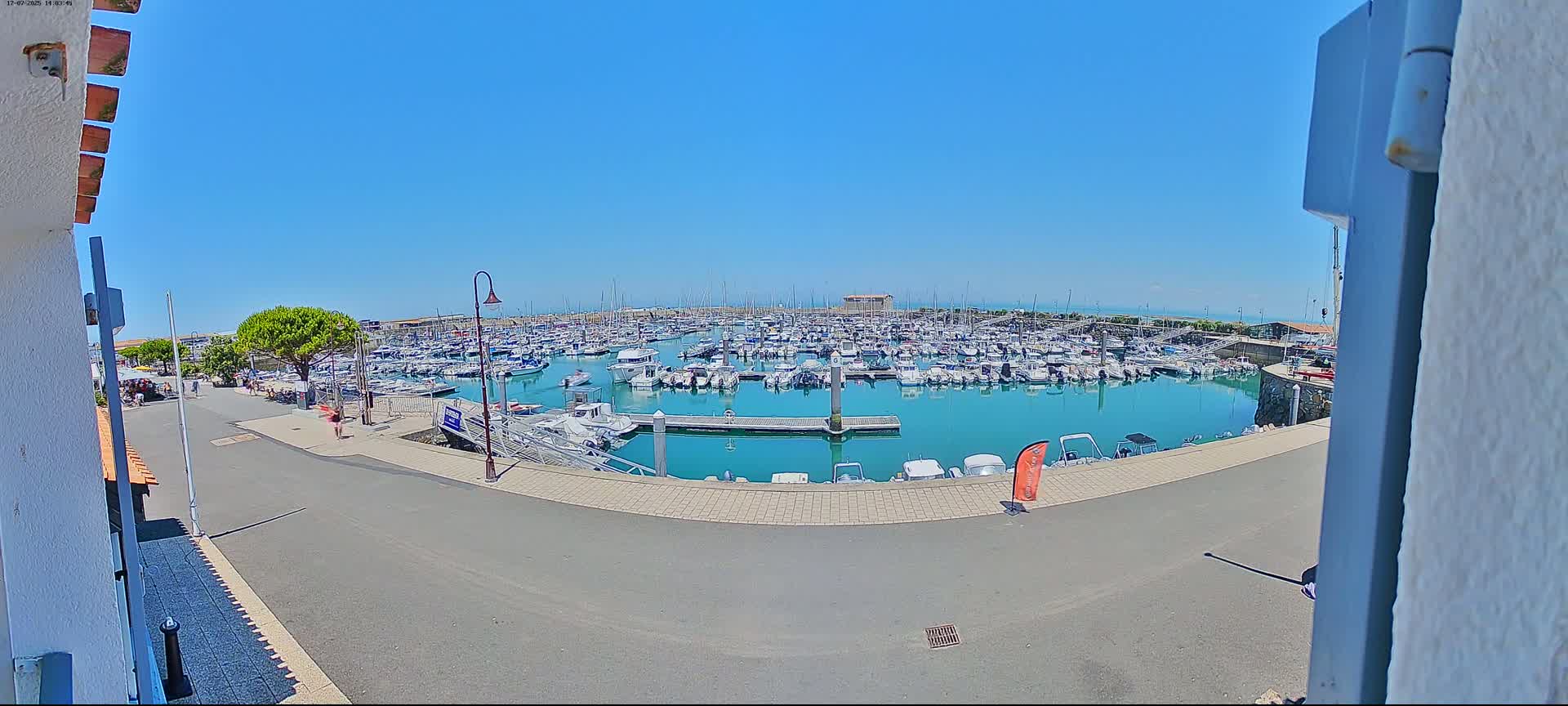 Noirmoutier, L'Herbaudiere Marine Live Cam - Les Sables-d'Olonne, Vendee, Pays de la Loire, France