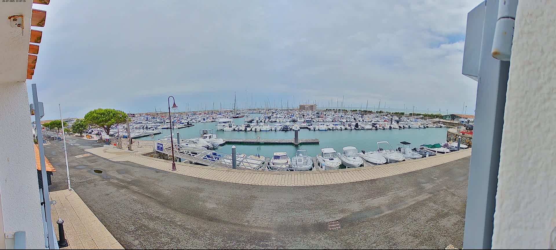 Noirmoutier, L'Herbaudiere Marine Live Cam - Les Sables-d'Olonne, Vendee, Pays de la Loire, France