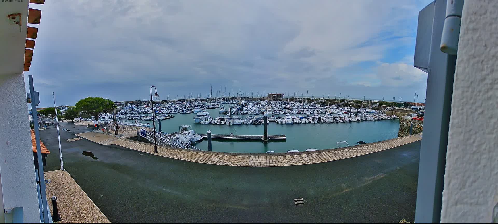 Noirmoutier, L'Herbaudiere Marine Live Cam - Les Sables-d'Olonne, Vendee, Pays de la Loire, France