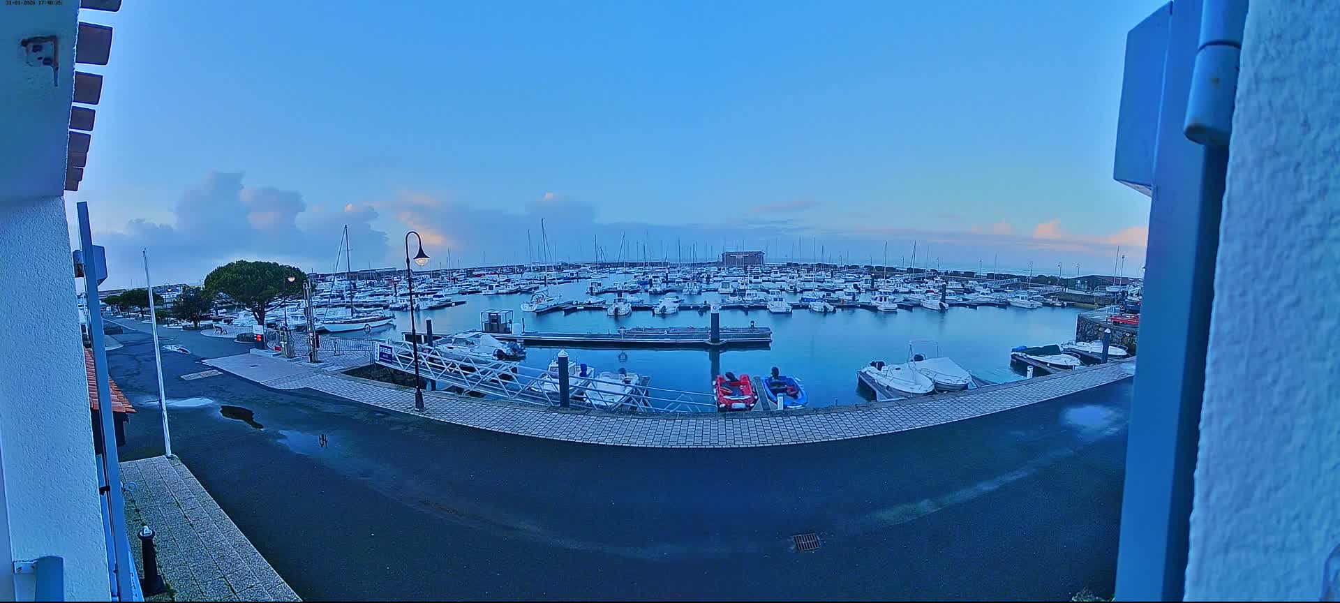Noirmoutier, L'Herbaudiere Marine Live Cam - Les Sables-d'Olonne, Vendee, Pays de la Loire, France