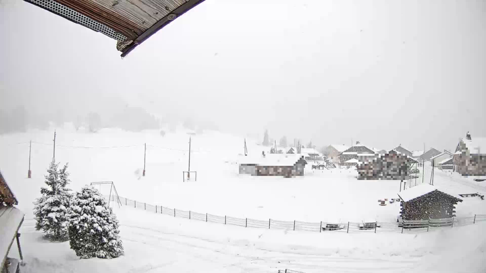Col de Romme Village Live Cam - Bonneville, Haute-Savoie, Auvergne-Rhone-Alpes, France