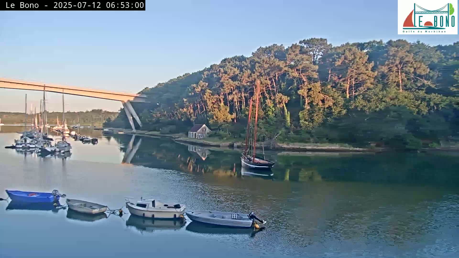 Riviere du Bono River & Le Bono Pont Joseph Le Brix (Pont Joseph Bridge) Live Cam - Vannes, Morbihan, Bretagne. France